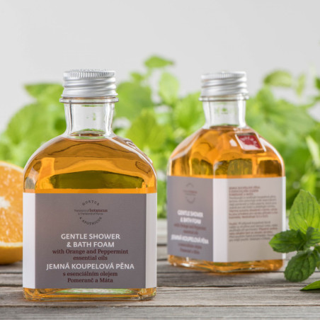 Jemná koupelová pěna s esenciálním olejem pomeranč a máta